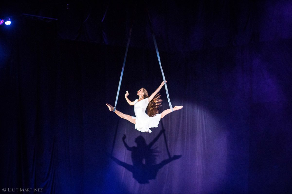 Veronika Teslenko aerial straps contortion