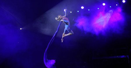 Ekaterina-Shustova-aerial-performer