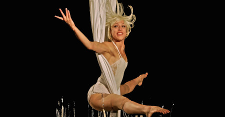 Caroline Rochefort circus artist